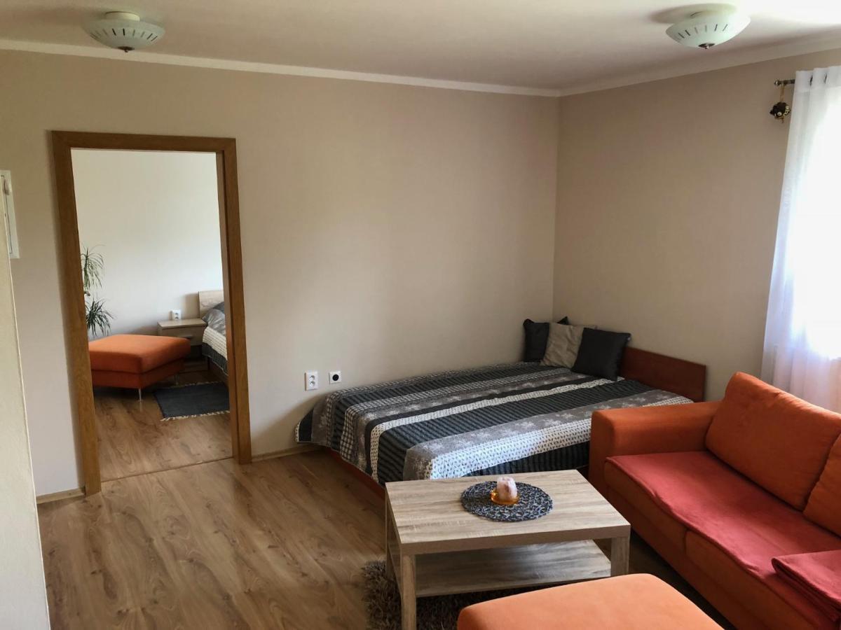 Apartamento Beska Bešeňová Exterior foto
